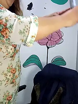 Snapshot of curvy_diva_ chatting on 09/21/25, 01:46 curvy diva online show from 09/21/25, 01:46