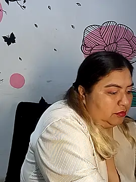 Snapshot of curvy_diva_ chatting on 10/14/25, 01:12 curvy diva online show from 10/14/25, 01:12