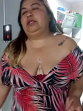 Snapshot of curvy_diva_ chatting on 12/17/25, 10:43 curvy diva online show from 12/17/25, 10:43