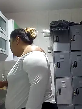 Snapshot of curvy_diva_ chatting on 12/19/25, 10:22 curvy diva online show from 12/19/25, 10:22