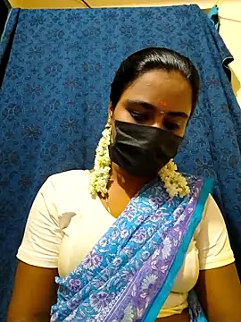 mini-queen online show from 11/18/25, 04:55