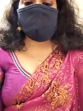 Snapshot of saritha29 chatting on 09/17/25, 04:52 saritha29 online show from 09/17/25, 04:52