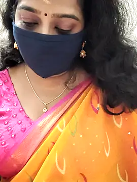 Snapshot of saritha29 chatting on 10/30/25, 05:02 saritha29 online show from 10/30/25, 05:02