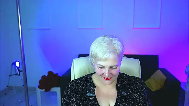 Snapshot of MaryMogan chatting on 09/13/25, 04:29 MaryMogan online show from 09/13/25, 04:29