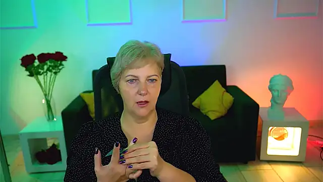 Snapshot of MaryMogan chatting on 10/15/25, 04:56 MaryMogan online show from 10/15/25, 04:56