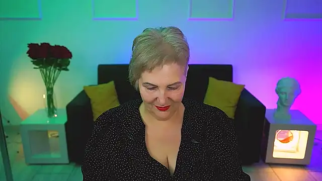 Snapshot of MaryMogan chatting on 11/11/25, 04:56 MaryMogan online show from 11/11/25, 04:56