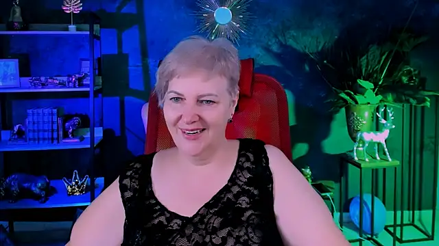 Snapshot of MaryMogan chatting on 11/25/25, 05:35 MaryMogan online show from 11/25/25, 05:35