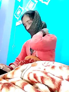 Snapshot of Pahadi_couple chatting on 10/27/25, 09:19 Pahadi couple online show from 10/27/25, 09:19