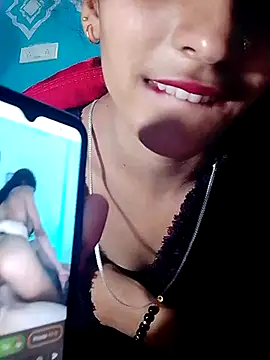 Snapshot of Pahadi_couple chatting on 11/27/25, 04:09 Pahadi couple online show from 11/27/25, 04:09