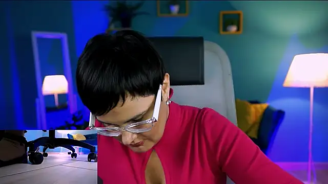 LauraDavidsons online show from 12/14/25, 07:29