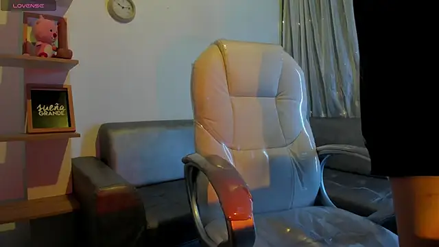 Snapshot of Angeel_of_lust chatting on 11/02/25, 04:26 Angeel of lust online show from 11/02/25, 04:26