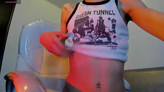 Snapshot of Angeel_of_lust chatting on 11/02/25, 04:31 Angeel of lust online show from 11/02/25, 04:31