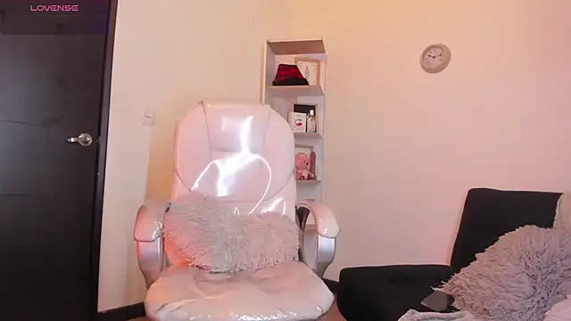 Snapshot of Angeel_of_lust chatting on 11/29/25, 04:37 Angeel of lust online show from 11/29/25, 04:37