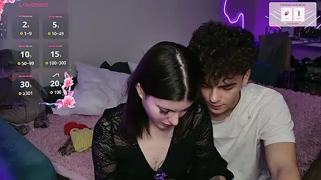 Snapshot of Alice18James chatting on 10/07/25, 07:44 Alice18James online show from 10/07/25, 07:44