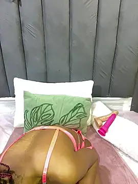 SexyPetitex25 online show from 06/06/26, 08:13