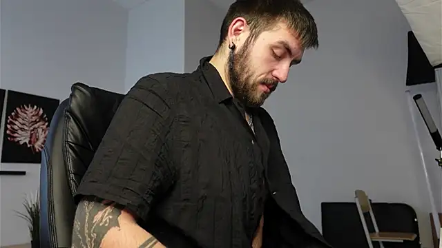 Snapshot of Mike_Platano chatting on 10/04/25, 01:42 Mike Platano online show from 10/04/25, 01:42