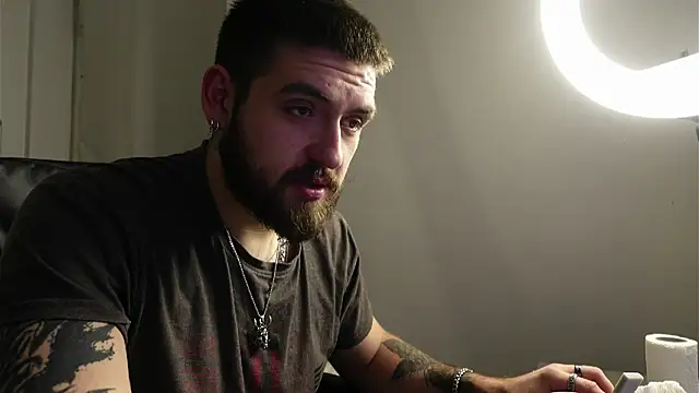 Snapshot of Mike_Platano chatting on 11/11/25, 07:58 Mike Platano online show from 11/11/25, 07:58