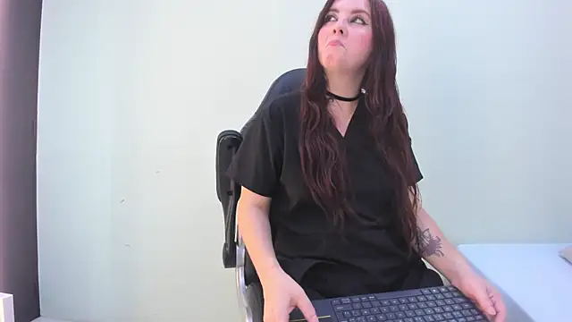 sophieturner mg online show from 07/14/26, 07:08