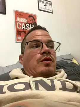 johnnyells51 online show from 11/22/25, 06:01