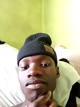 Snapshot of phumlanisanka chatting on 10/14/25, 01:23 phumlanisanka online show from 10/14/25, 01:23