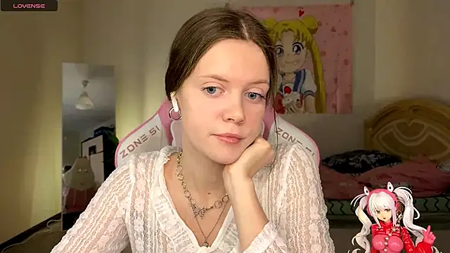 VibeQueenLucy online show from 11/04/25, 12:15