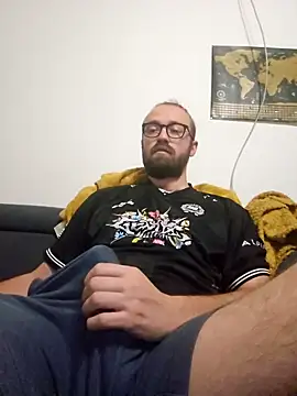 Snapshot of Loopertz chatting on 09/29/25, 05:01 Loopertz online show from 09/29/25, 05:01