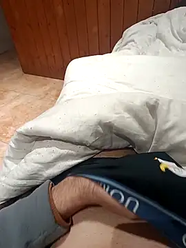 Snapshot of Angelmilf69 chatting on 12/15/25, 04:11 Angelmilf69 online show from 12/15/25, 04:11