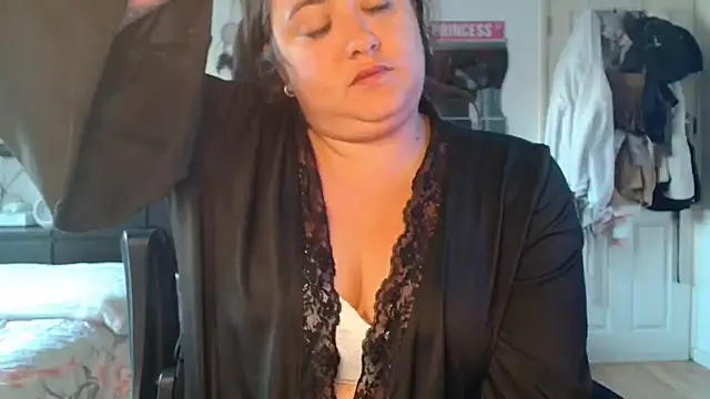 Snapshot of Prill940 chatting on 09/14/25, 06:45 Prill940 online show from 09/14/25, 06:45