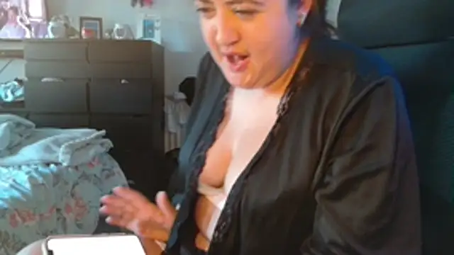 Snapshot of Prill940 chatting on 10/24/25, 07:38 Prill940 online show from 10/24/25, 07:38