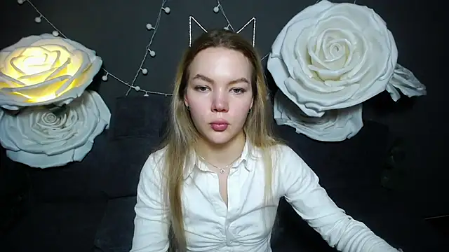 Snapshot of StellaLight chatting on 11/28/25, 02:31 StellaLight online show from 11/28/25, 02:31