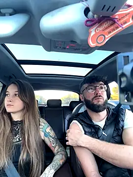 Snapshot of duomagique_off chatting on 10/13/25, 04:40 duomagique off online show from 10/13/25, 04:40