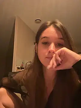 Snapshot of duomagique_off chatting on 10/28/25, 06:43 duomagique off online show from 10/28/25, 06:43