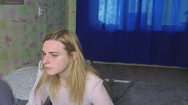 Snapshot of HelenMartines chatting on 06/15/26, 11:01 HelenMartines online show from 06/15/26, 11:01