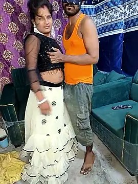 Snapshot of sexy-couple77 chatting on 09/28/25, 06:02 sexy-couple77 online show from 09/28/25, 06:02