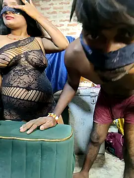 Snapshot of sexy-couple77 chatting on 10/17/25, 03:47 sexy-couple77 online show from 10/17/25, 03:47