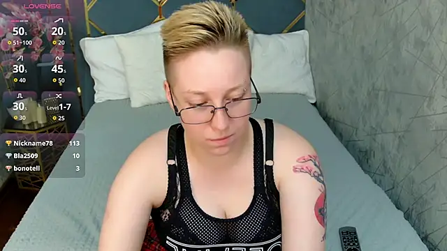 Snapshot of AlexandraGreen chatting on 09/15/25, 03:50 AlexandraGreen online show from 09/15/25, 03:50