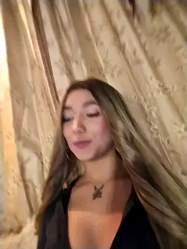 Snapshot of Ella_rr chatting on 09/21/25, 06:42 Ella rr online show from 09/21/25, 06:42