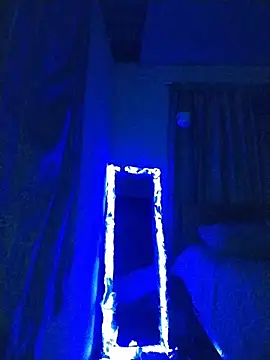 Snapshot of Ella_rr chatting on 11/14/25, 03:16 Ella rr online show from 11/14/25, 03:16