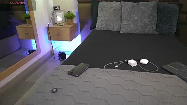 Julieth Rojas online show from 04/12/26, 04:17