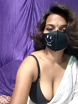 Snapshot of cutie_pei002 chatting on 10/31/25, 03:07 cutie pei002 online show from 10/31/25, 03:07