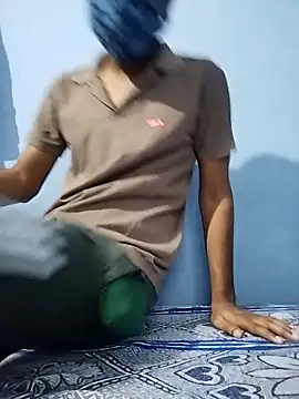 Snapshot of YourTarzan chatting on 09/13/25, 02:44 YourTarzan online show from 09/13/25, 02:44