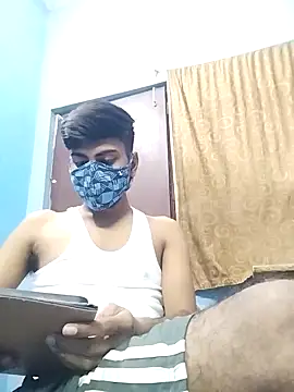 Snapshot of YourTarzan chatting on 10/10/25, 07:57 YourTarzan online show from 10/10/25, 07:57