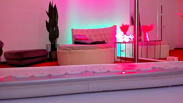 Snapshot of JessicaSky_ chatting on 11/13/25, 08:19 JessicaSky online show from 11/13/25, 08:19