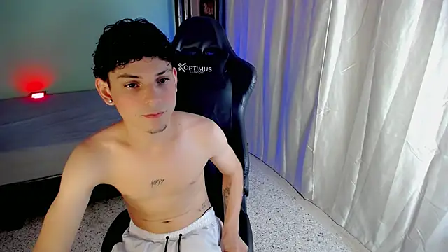 dilan hott  online show from 10/03/25, 08:39