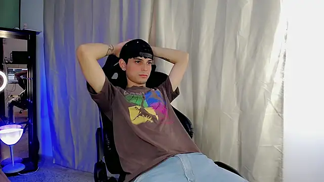 dilan hott  online show from 10/16/25, 08:10