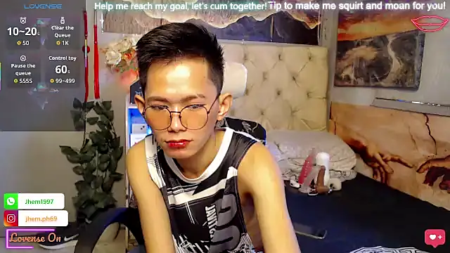 Snapshot of Skinny_CumLoader69 chatting on 10/24/25, 11:23 Skinny CumLoader69 online show from 10/24/25, 11:23