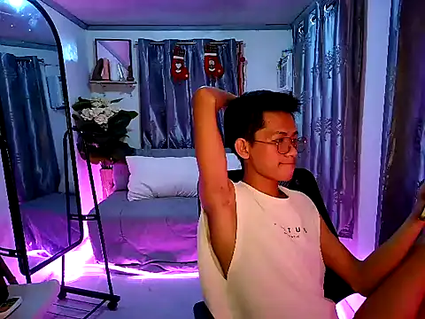 Snapshot of Skinny_CumLoader69 chatting on 11/13/25, 06:18 Skinny CumLoader69 online show from 11/13/25, 06:18