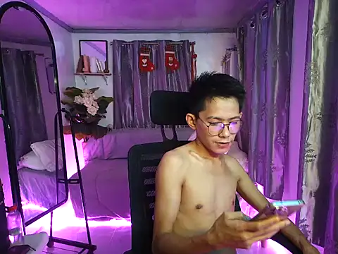 Snapshot of Skinny_CumLoader69 chatting on 11/15/25, 01:07 Skinny CumLoader69 online show from 11/15/25, 01:07