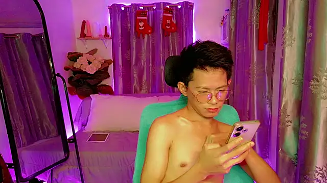 Snapshot of Skinny_CumLoader69 chatting on 11/23/25, 07:57 Skinny CumLoader69 online show from 11/23/25, 07:57