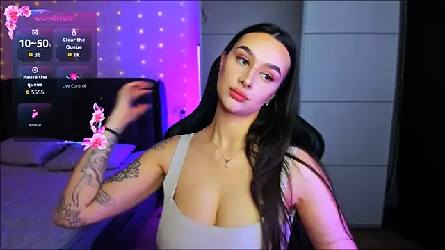 Veronica Larsson online show from 11/30/25, 11:42